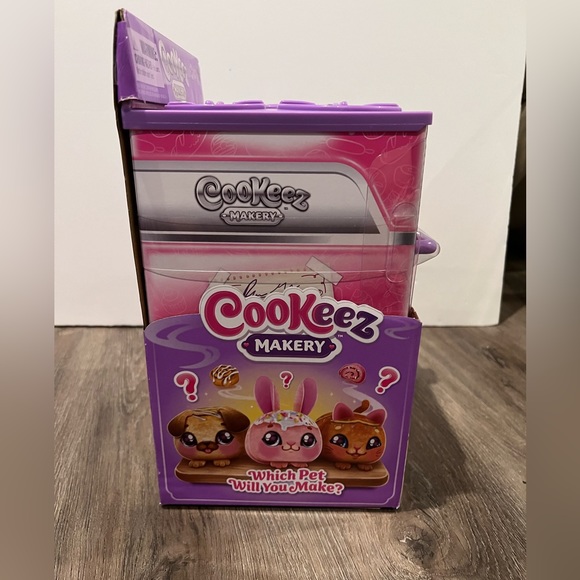 LAST ONE!Super Cool Cookeez Makery- Make a Surprise Pet- NWT - Picture 5 of 6